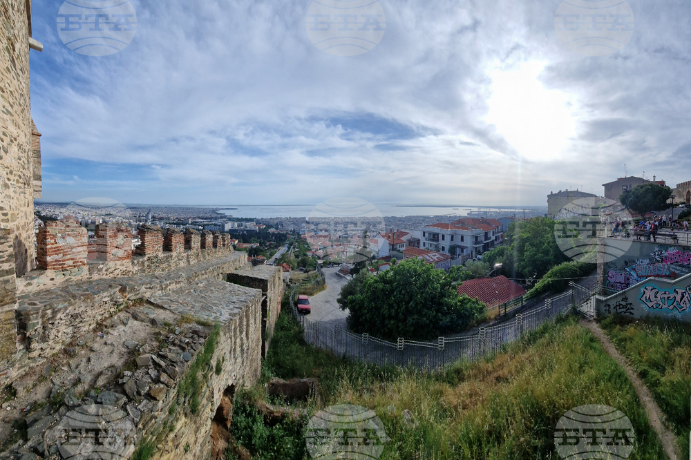 Бурни ветрове причиниха щети в Солун