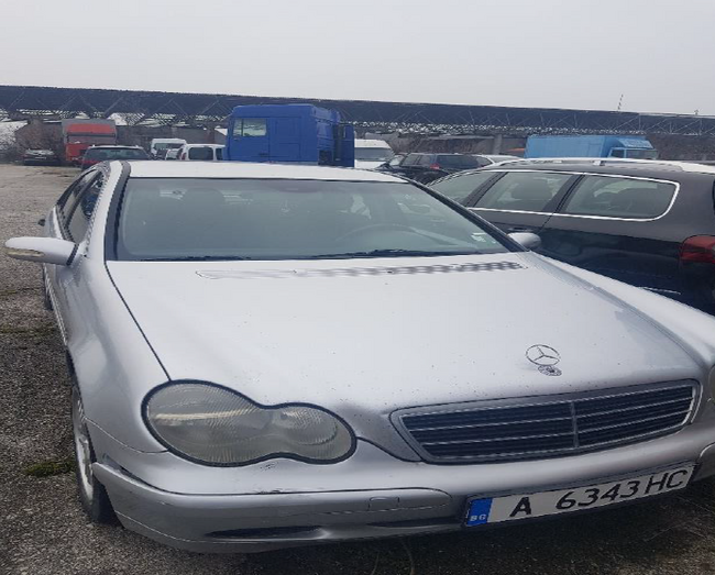 Митница Бургас продава в Свиленград 10 автомобила, използвани за контрабанда през "Капитан Андреево"