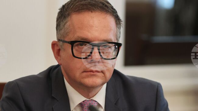 Очакваният спад в българския износ за САЩ заради влезлите в сила днес нови мита е около 32,8 процента или 1,5 на сто от общия ни износ, каза за БТА заместник-министър Дончо Барбалов