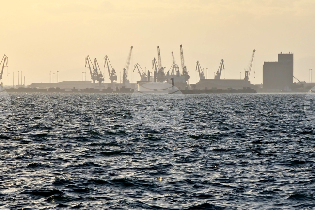 Пориви на вятъра до 108 км/ч са отчетени вчера в Солун, властите са реагирали на над 700 сигнала 