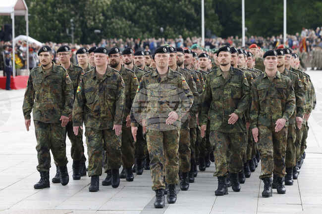 Само 16% от германците „със сигурност” биха се сражавали за страната си, сочи проучване