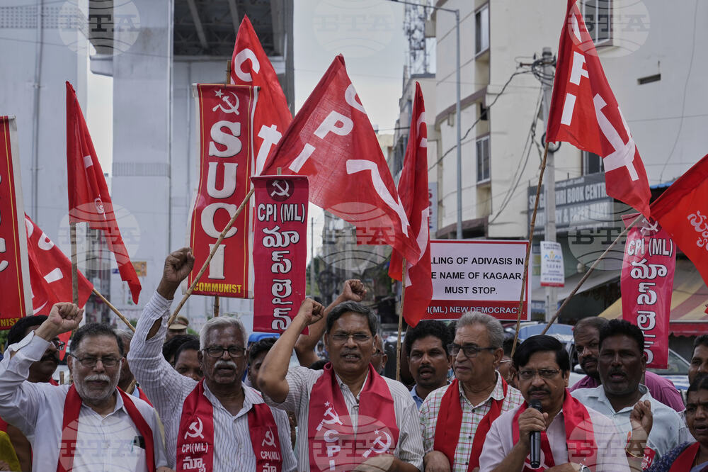 Най-малко 27 маоистки бунтовници се предадоха на полицията в централния индийски щат Чатисгарх