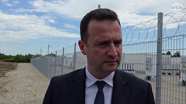 Работи се по няколко сценария за автоматичен механизъм за изчисляване на компенсации за тока за тежката индустрия, каза министър Жечо Станков