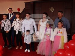 В деня на виното и любовта седем двойки избраха да сключат граждански брак в Хасково