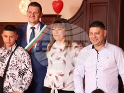 В деня на виното и любовта седем двойки избраха да сключат граждански брак в Хасково