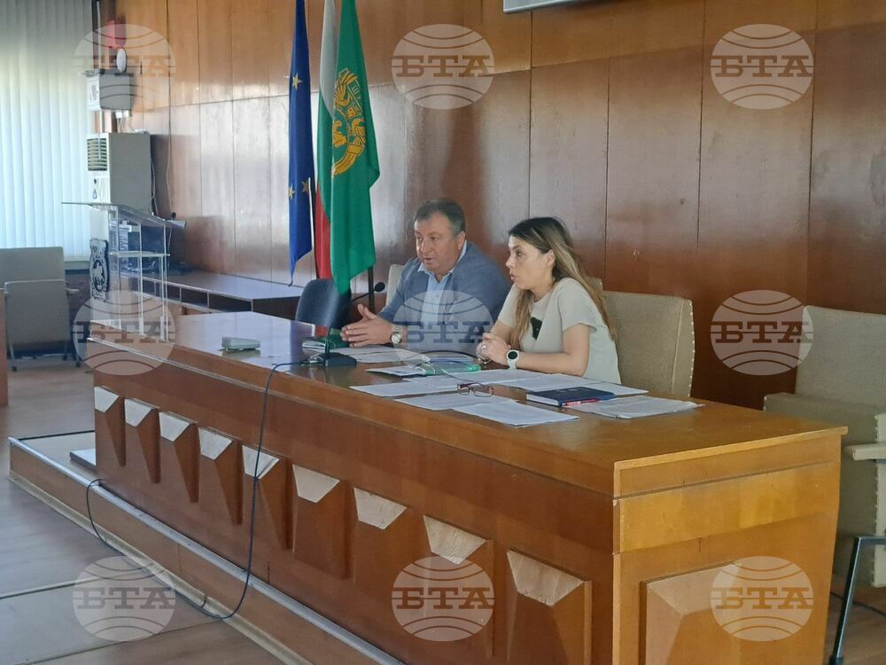 Кметът представи новия заместник-кмет по образование и култура пред читалищните председатели в Шумен
