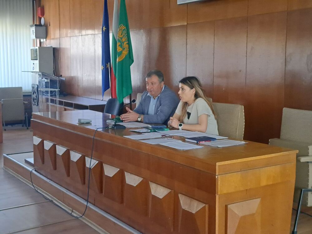Кметът представи новия заместник-кмет по образование и култура пред читалищните председатели в Шумен