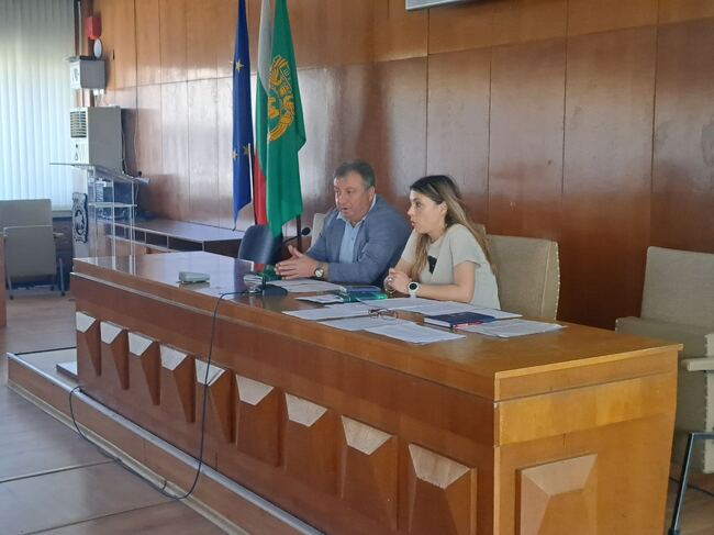 Кметът представи новия заместник-кмет по образование и култура пред читалищните председатели в Шумен