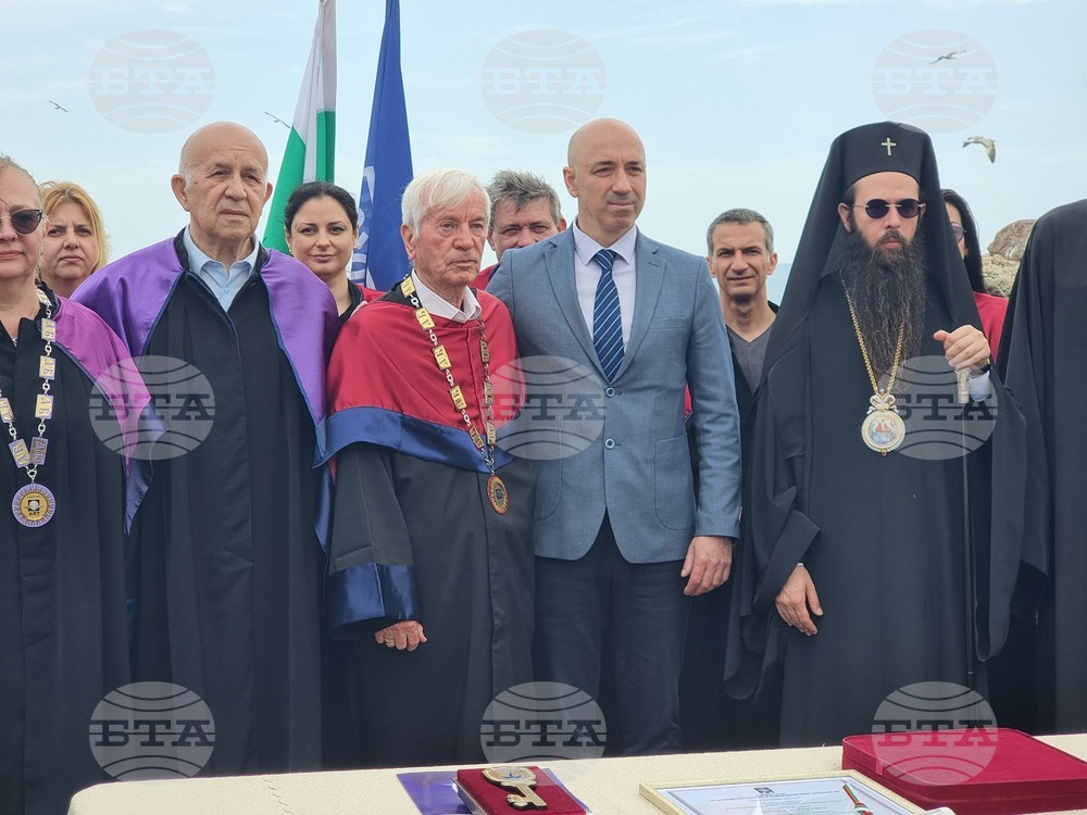 Проф. Казимир Попконстантинов получи титлата "Доктор хонорис кауза" и първия почетен знак "Ключа на Созопол" на остров Св. Иван