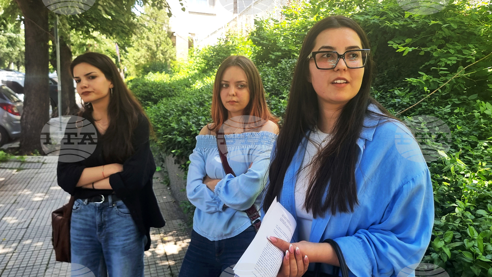 Абитуриентки от Хасково внесоха жалба, били ощетени с времето на матурата по български език и литература