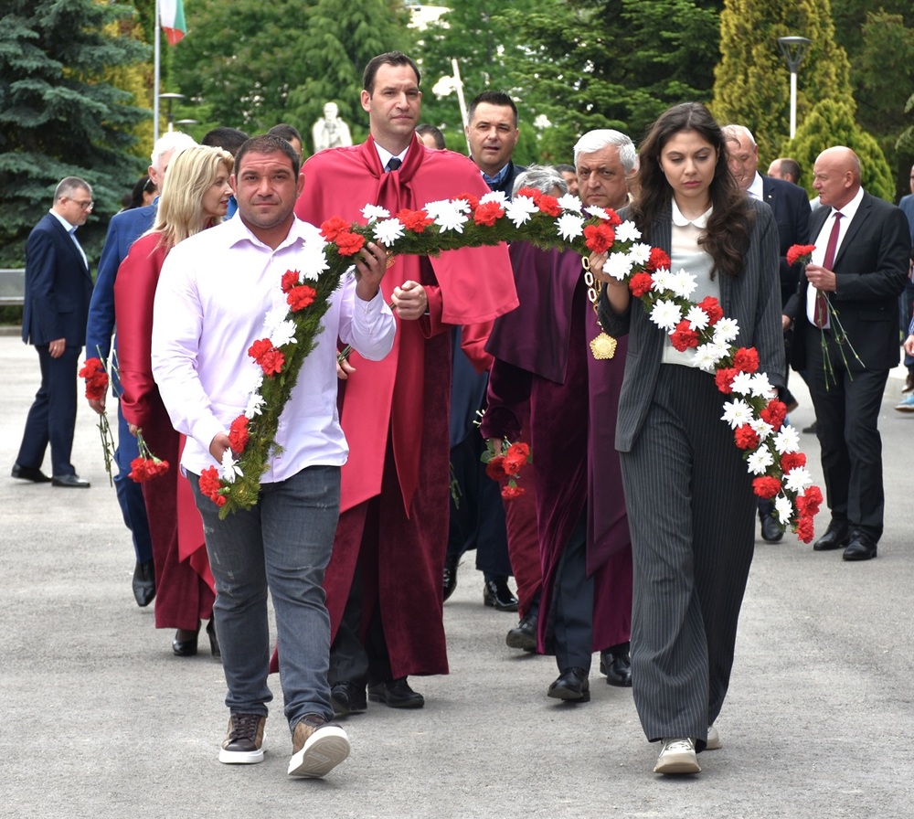 Академичната общност на НСА отдаде почит към делото на светите братя Кирил и Методий с тържествено събрание