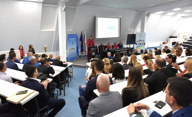 Националната спортна академия отдаде почит към делото на светите братя Кирил и Методий с тържествено събрание