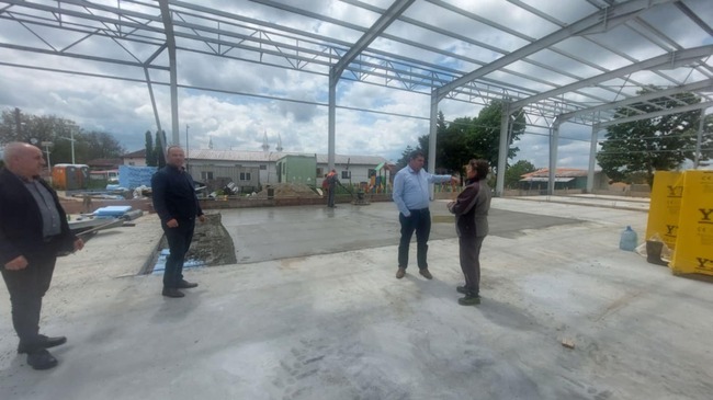 Напредва строежът на многофункционална сграда в село Трескавец, община Антоново