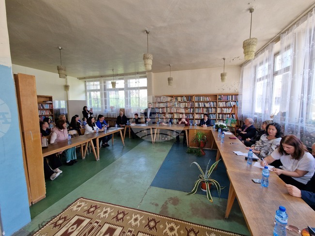 Областна Научна конференция на тема „Език свещен на моите деди“ се проведе в Мадан