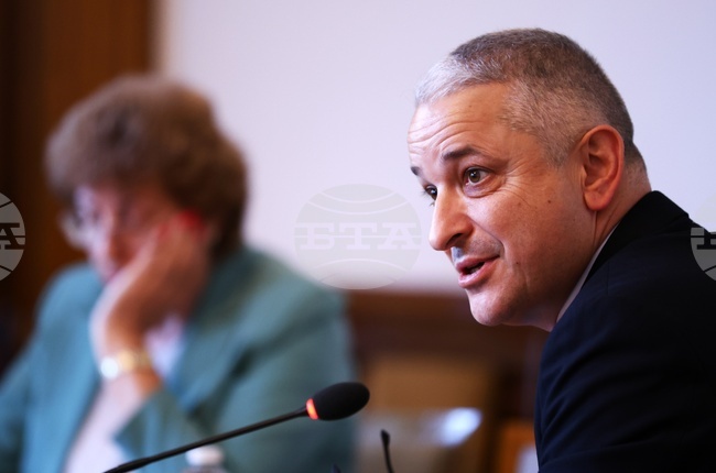 Average BTA Salaries Should Not Be Lower than Teachers', Says Vazrazhdane MP Yanchev