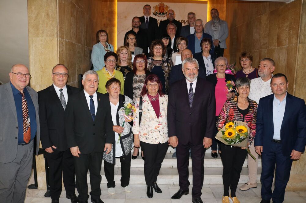 18 учители, университетски преподаватели и културни дейци бяха отличени от областния управител на Русе Драгомир Драганов по случай 24 май