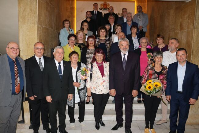 18 учители, университетски преподаватели и културни дейци бяха отличени от областния управител на Русе Драгомир Драганов по случай 24 май