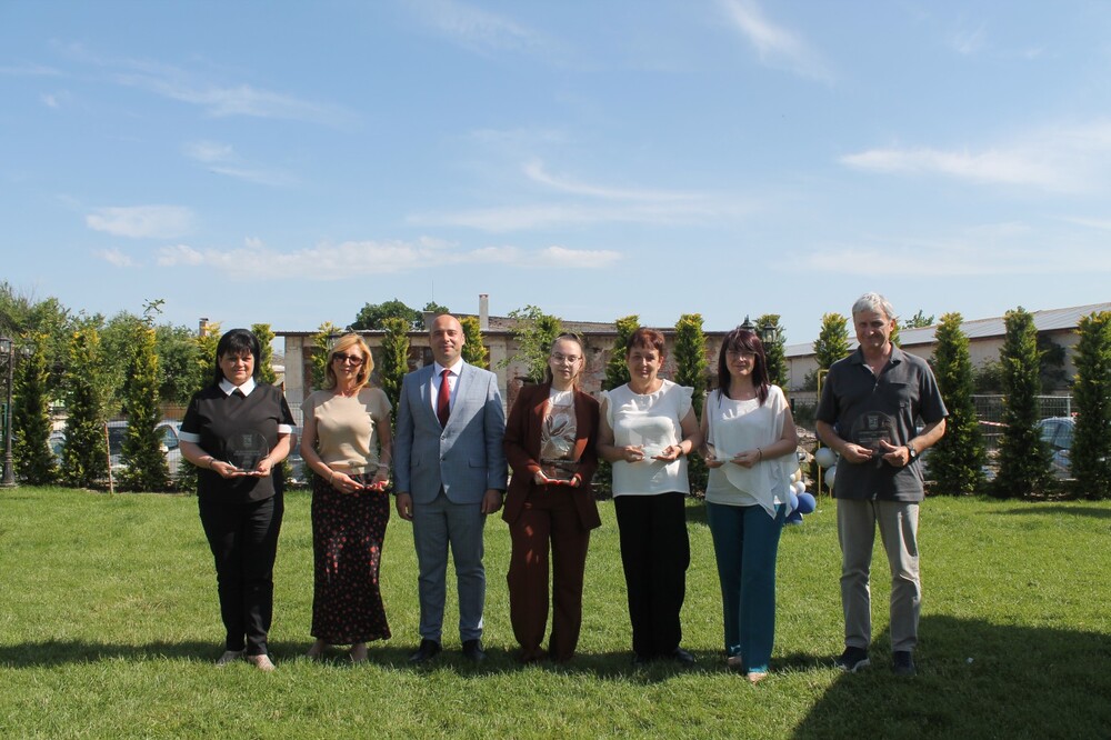 Кметът арх. Анастас Карчев връчи традиционните награди на община Свиленград „Учител и ученик на годината“ и отличието „За заслуги към културното дело“