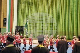 Габрово - гвардейски отряд - ученически духов оркестър - знаме - церемония