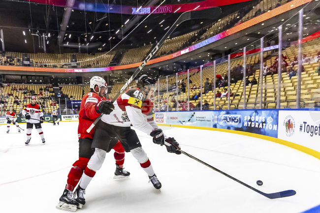 Швейцария и САЩ са първите полуфиналисти на световното първенство по хокей на лед