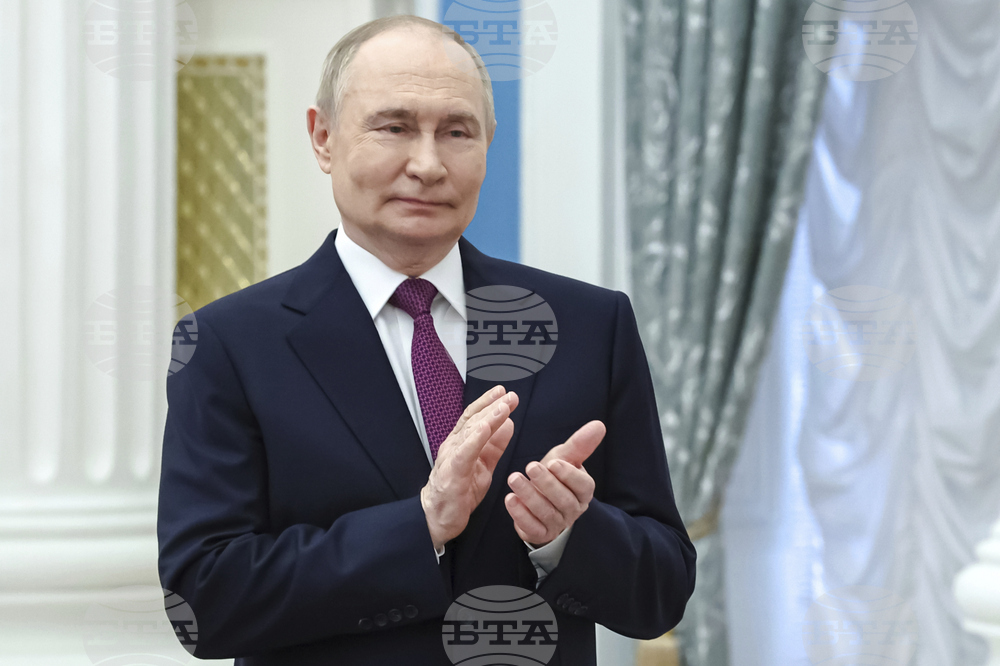 Русия трябва да засилва позицията си на пазара на оръжия, заяви Путин