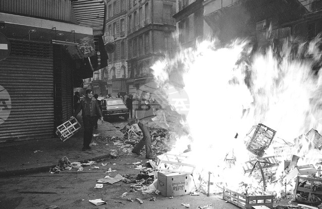 Президентът на Франция Шарл де Гол разпуска на 30 май 1968 г. парламента след месец на студентски и работнически бунтове 