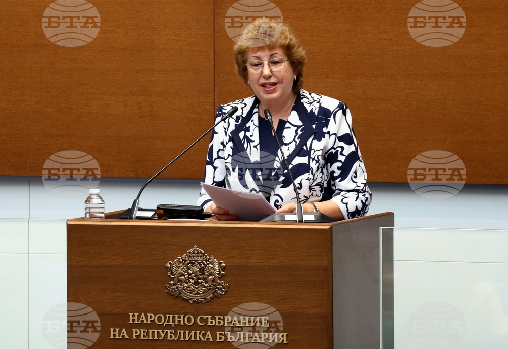 Денят, в който честваме създаването на буквите, е свещен ден за България, казват в декларация от "БСП-Обединена левица"