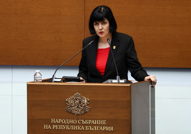 Бъдещето на България минава през завръщането към духовните стълбове на нашата идентичност, пише в декларация за 24 май от името на "Величие"