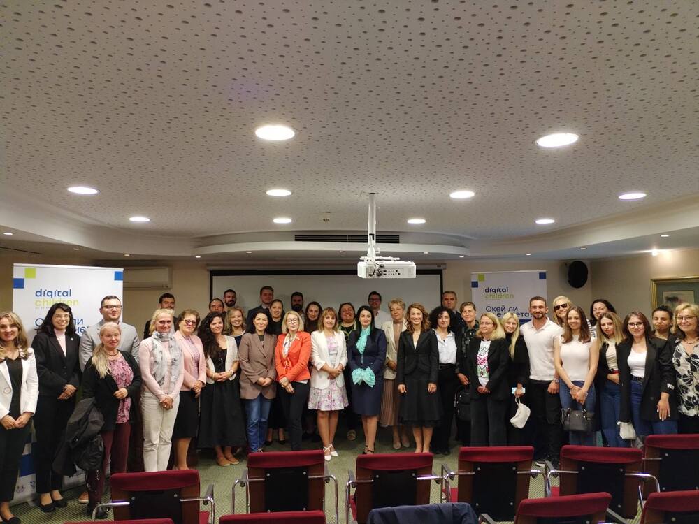 НМД: Кръгла маса „Закрила на детето от онлайн насилие“ обедини институции, експерти, родители и деца