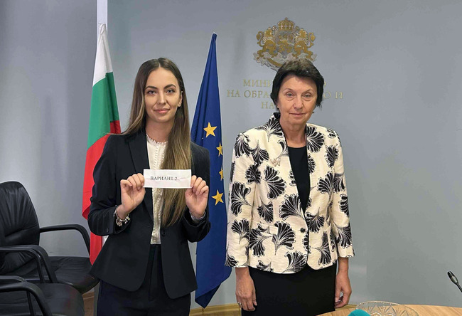 По вариант 2 ще пишат зрелостниците на втория държавен зрелостен изпит по профилиращ предмет