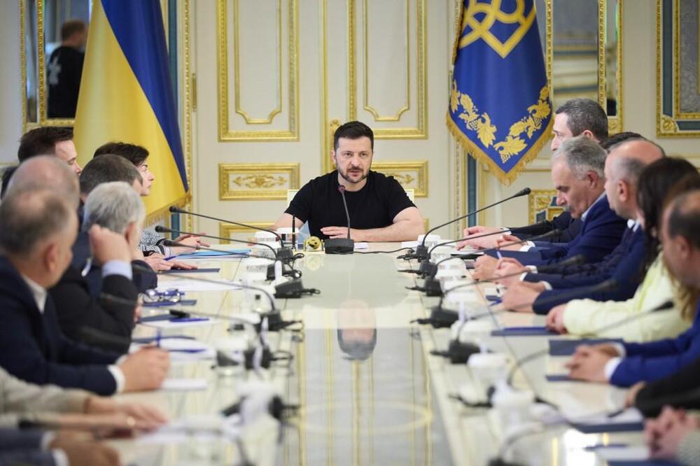 Президентът на Украйна Володимир Зеленски се срещна с представители на националните малцинства и коренното население на Украйна