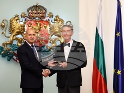 Румен Радев - дейци на културата и науката - награждаване