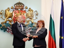 Румен Радев - дейци на културата и науката - награждаване