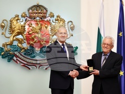 Румен Радев - дейци на културата и науката - награждаване