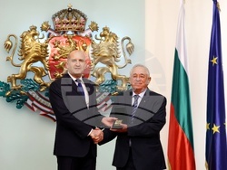 Румен Радев - дейци на културата и науката - награждаване