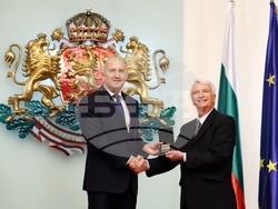 Румен Радев - дейци на културата и науката - награждаване