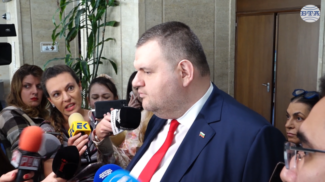 Партии, чиито председатели имат обвинения в тежки умишлени престъпления по НК, да не ползват държавна субсидия, предлага Делян Пеевски