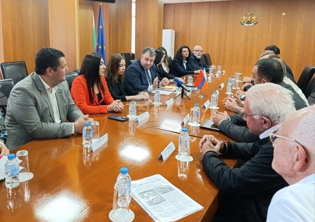 Кметовете на Шумен и арменския град Арташат подписаха меморандум за намерение за побратимяване