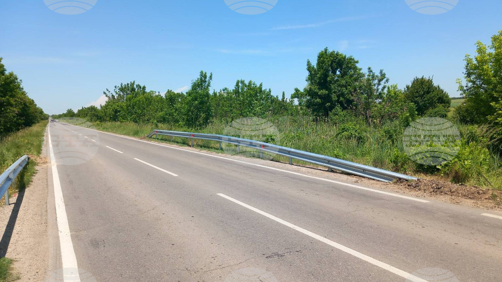 Аварирал тир стана причина за временно спиране на движението по главния път между Монтана и Долна Вереница