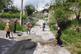 Село Славейно - дупки