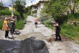 Село Славейно - дупки