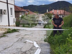 Село Славейно - дупки