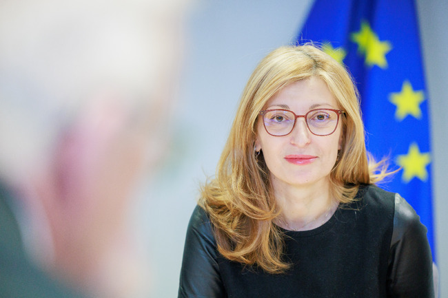 Науката и академичната свобода са заплашени, виждаме тревожни новини всеки ден, каза еврокомисар Екатерина Захариева