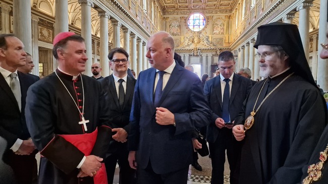 PM Zhelyazkov Lays Wreath at Pope Francis' Tomb 