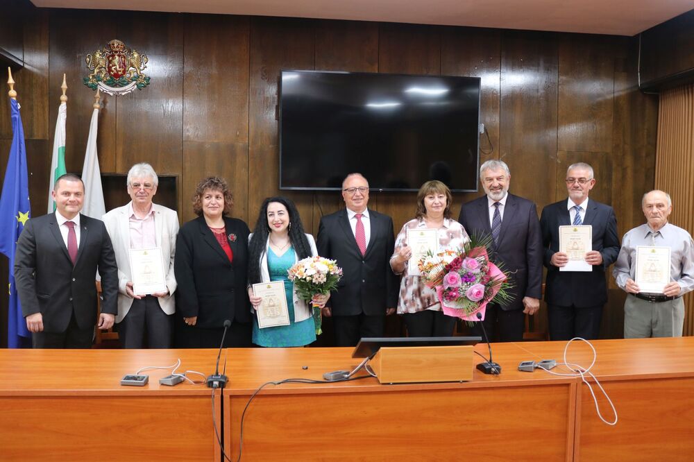 Петима русенски учители получиха наградите „Неофит Рилски“