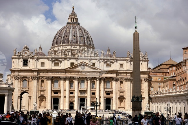 Вселенският патриарх Вартоломей се срещна с папа Лъв във Ватикана