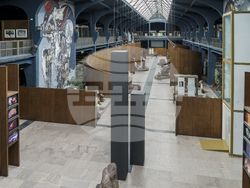 Инсталационни кадри от творбата „Reflections (Отражения)“ на Юлиян Табаков в изложбата „Високи гласове“ в Националния музей „Земята и хората“. Снимка: Калин Серапионов