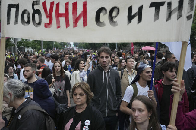Университетски преподаватели в Сърбия подготвят протест на 9 юни