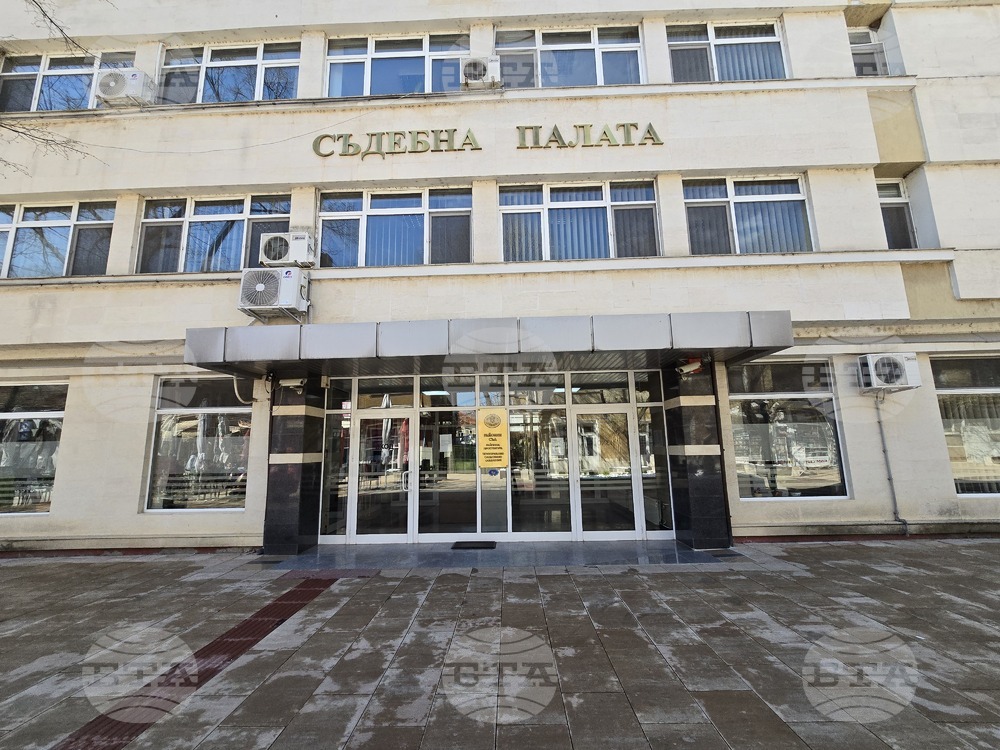 Съдът в Бяла Слатина остави в ареста двама мъже, обвинени в причиняване на лека телесна повреда по хулигански подбуди на трима непълнолетни