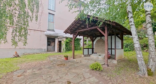 Плоча, издигната в памет на 1000 години от смъртта на Св. Методий, в дряновското село Керека е най-старият паметен знак, посветен на Равноапостолите в България